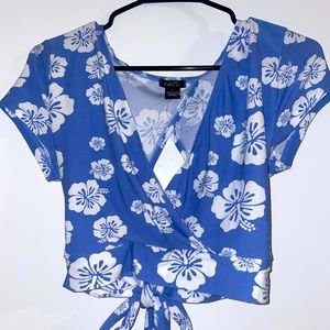 Rue 21, Blue floral crop, Size Large.